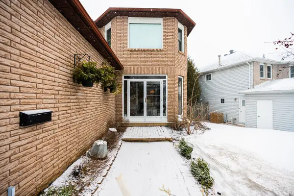 122 Browning TRL, Barrie, ON L4N 6R3