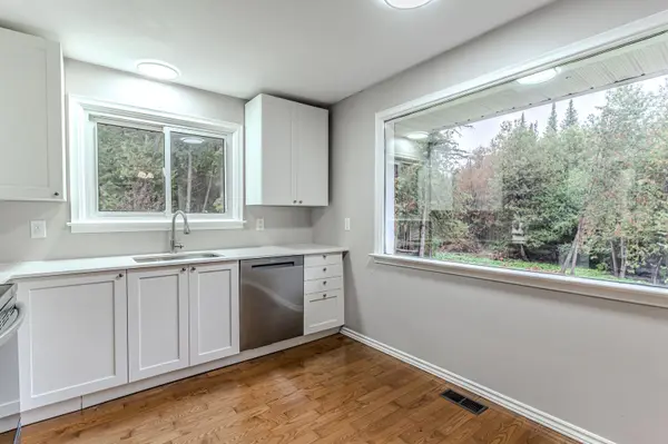 537 Huronia RD, Barrie, ON L4N 8X3