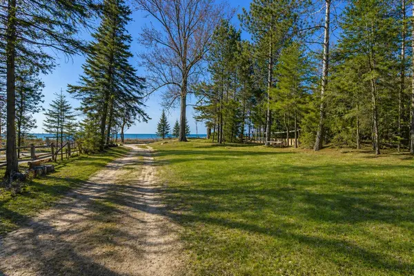 278 Coastline DR, Wasaga Beach, ON L9Z 2M4