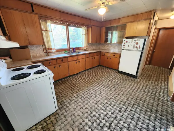 208 2nd AVENUE E, Lampman, SK S0C 1N0