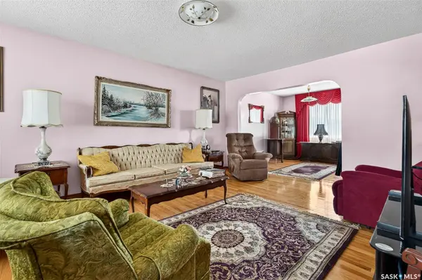 557 Duffield STREET W, Moose Jaw, SK S6H 5J1