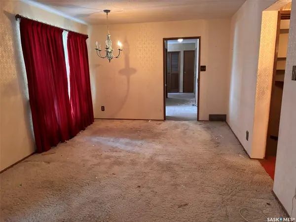 5 Malcolm PLACE, Saskatoon, SK S7H 4M3