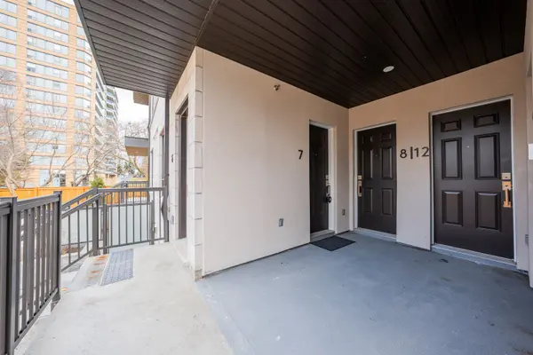 4045 Hickory DR #7, Mississauga, ON L4W 1L1