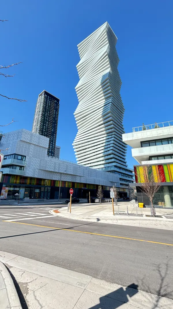 3900 Confederation Pkwy #1004, Mississauga, ON L5B 0M3