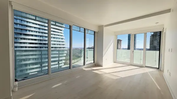 3900 Confederation Pkwy #1004, Mississauga, ON L5B 0M3