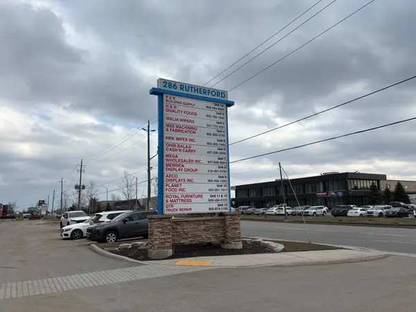 286 Rutherford RD S #10, Brampton, ON L6W 3J9
