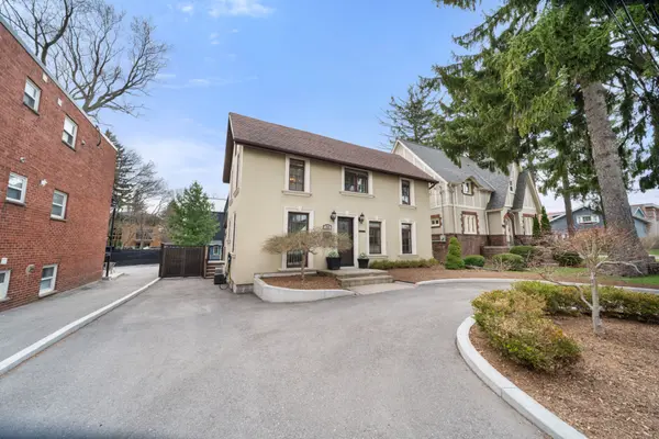 36 Mississauga RD N, Mississauga, ON L5H 2H6