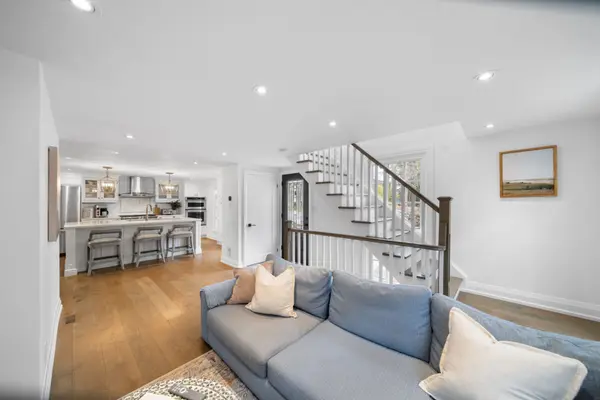 36 Mississauga RD N, Mississauga, ON L5H 2H6