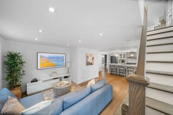 36 Mississauga RD N, Mississauga, ON L5H 2H6