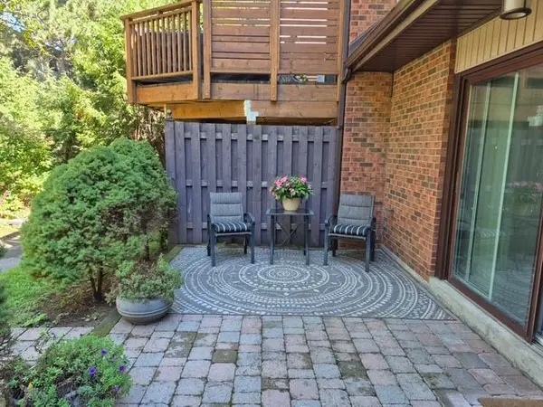 1020 Walden CIR #15, Mississauga, ON L5J 4J9