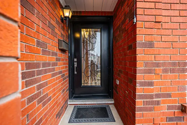 30 Adirondack CRES, Brampton, ON L6R 1E5