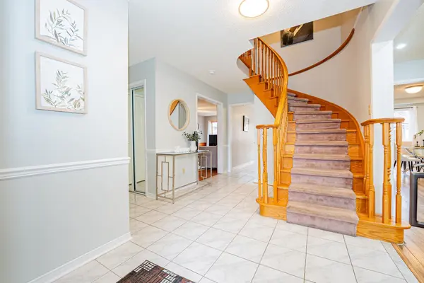 30 Adirondack CRES, Brampton, ON L6R 1E5