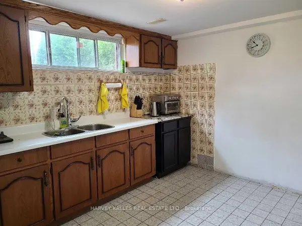 2379 Hensall ST #Lower, Mississauga, ON L5A 2T1