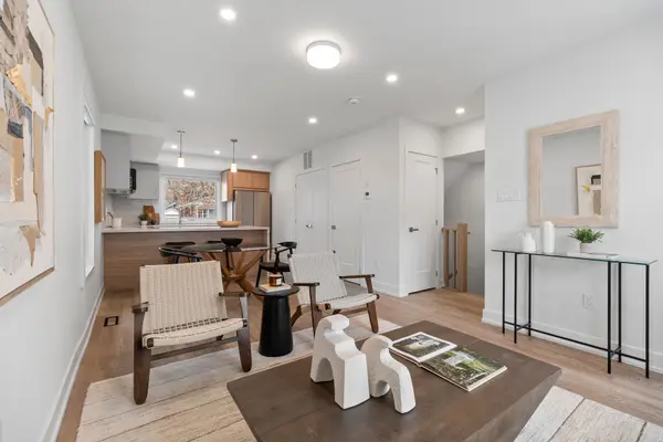 34 Poplar AVE #Unit 1, Toronto W08, ON M9B 3R4