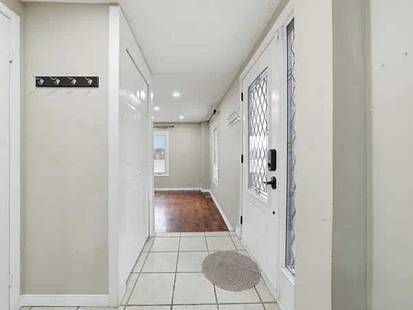 3067 Ilomar CT #Upper, Mississauga, ON L5N 5B5