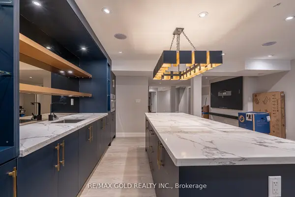 61 Yellowknife RD, Brampton, ON L6R 0B3