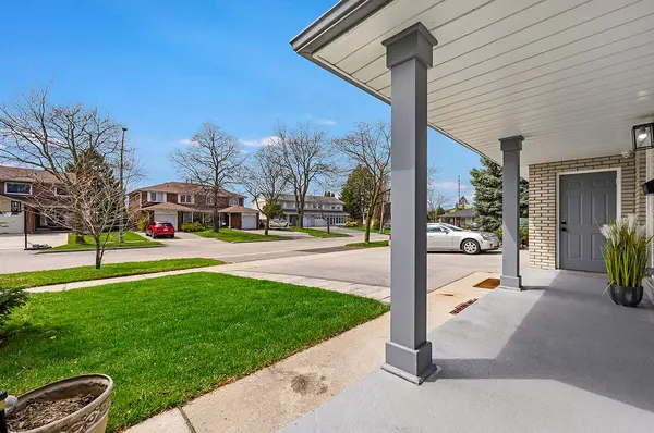 3726 Holden CRES, Mississauga, ON L5A 2V8