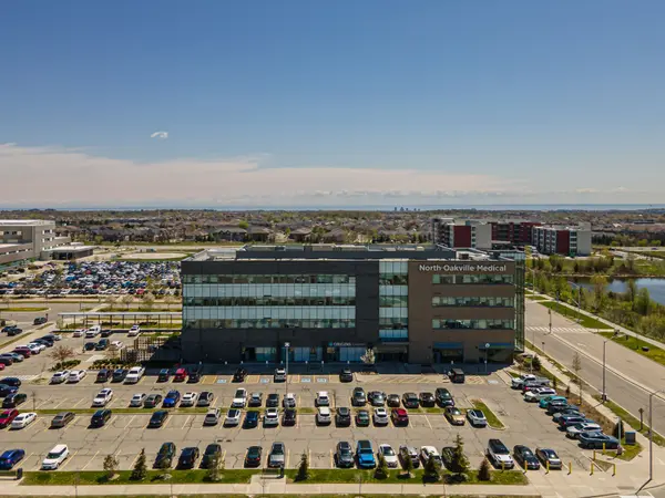 3075 Hospital Gate #408, Oakville, ON L6M 4H6