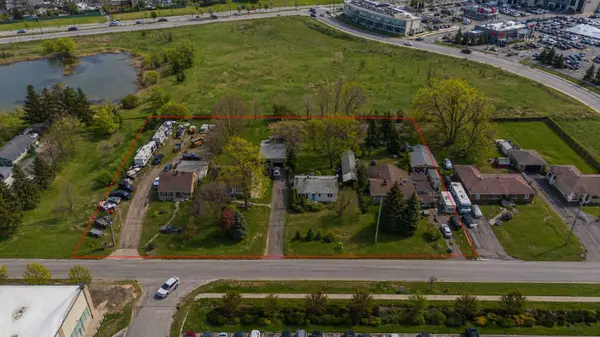 202-196 Upper Mount Albion RD, Hamilton, ON L8J 1V4