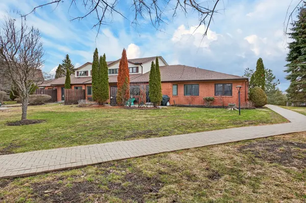 36 Champlain CRES #32, Peterborough, ON K9L 1T1