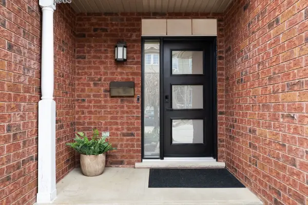 305 Briarmeadow DR #13, Kitchener, ON N2A 4K9