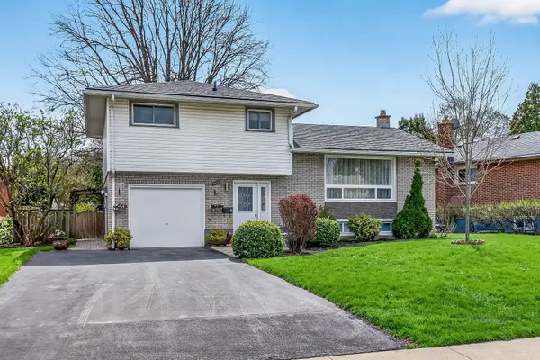 210 Columbia DR, Hamilton, ON L9C 3Y6