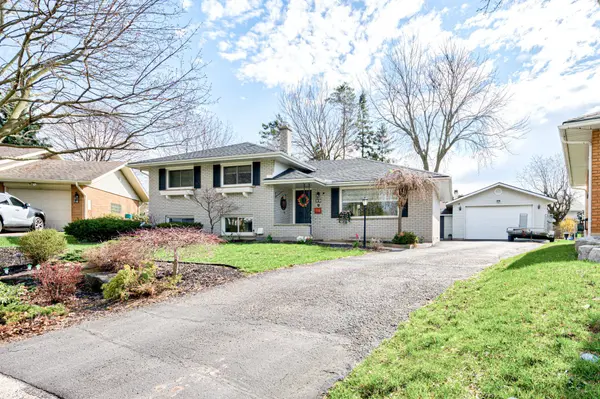 19 Linton PL, Kitchener, ON N2B 2K1