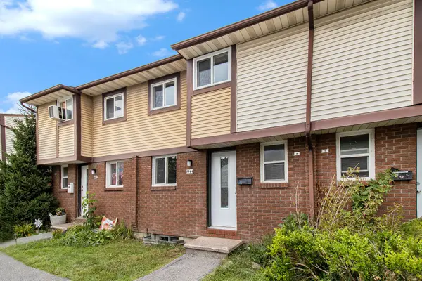 1442 Foxwell ST #17, Cyrville - Carson Grove - Pineview, ON K1B 5J4