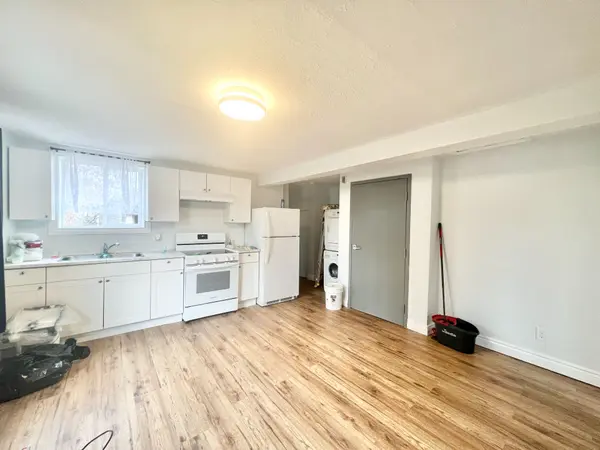 67 Queen Mary ST #B, Cityview - Parkwoods Hills - Rideau Shore, ON K1K 1X6