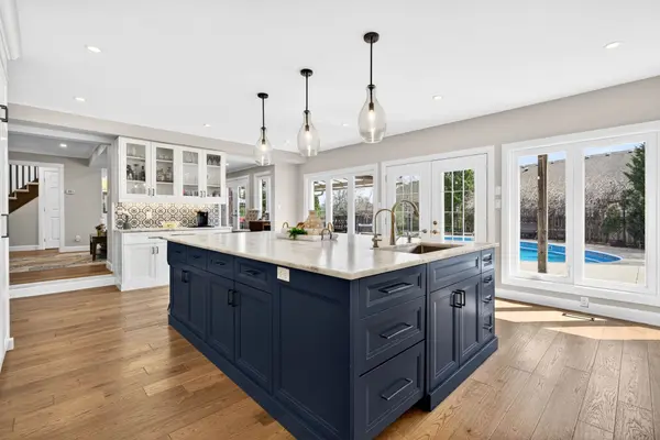 42 Farewell CRES, West Lincoln, ON L0R 2A0