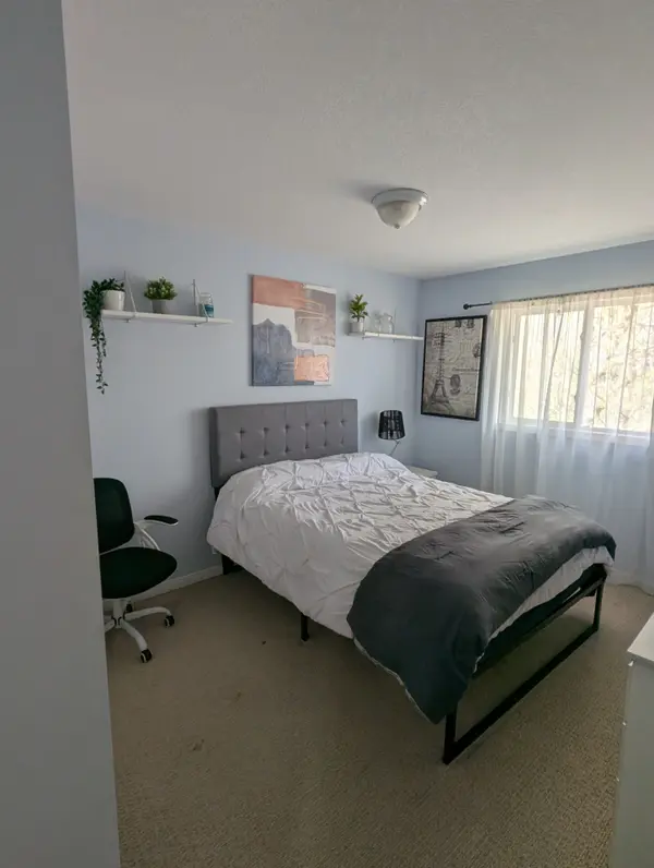 170 Palace Beach TRL #6, Hamilton, ON L8E 0H2