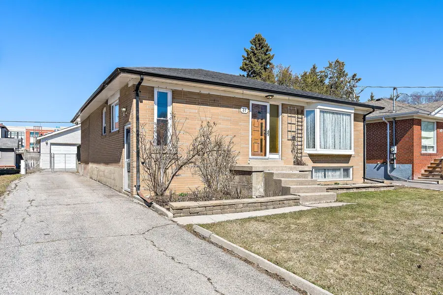 37 Prince Charles DR, Halton Hills, ON L7G 3T9