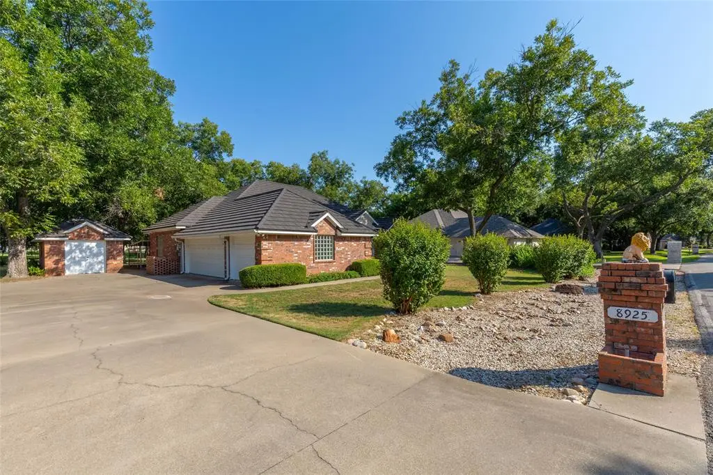 8925 Green Leaves Drive, Granbury, TX 76049