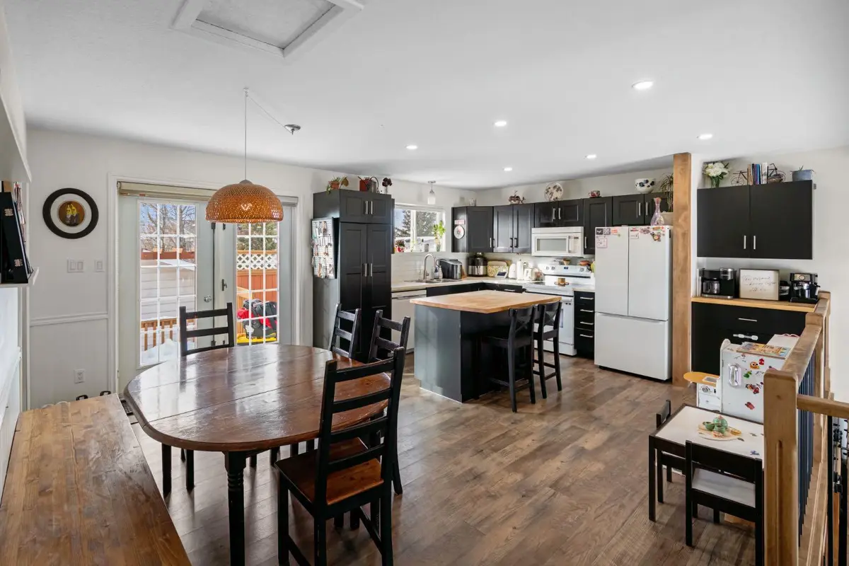 4202 71 ST, Camrose, AB T4V 3Z4