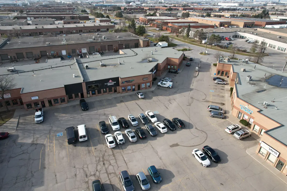 173 Advance BLVD #57, Brampton, ON L6T 4Z7