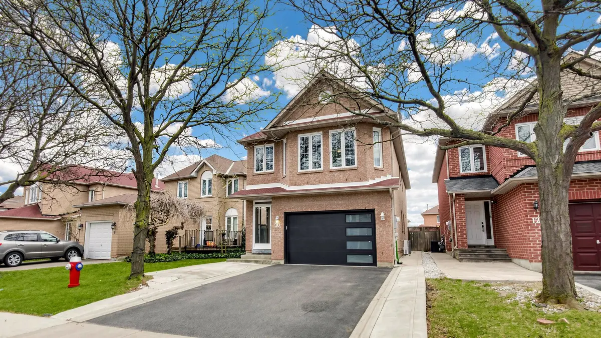10 Cedarwood CRES, Brampton, ON L6X 4K1