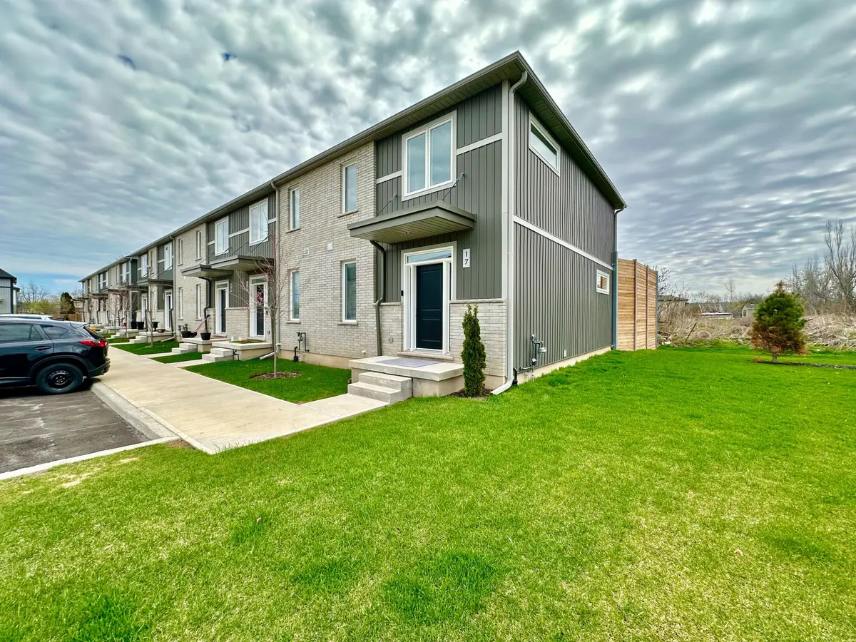 121A Moffatt ST #17, St. Catharines, ON L2P 0G4