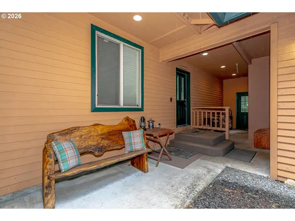 53221 E MARMOT RD, Sandy, OR 97055