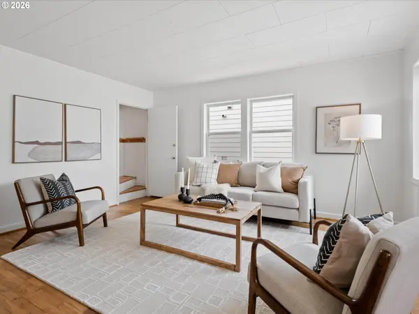 6102 SE KNAPP ST, Portland, OR 97206