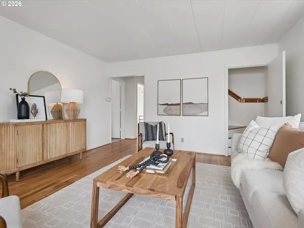 6102 SE KNAPP ST, Portland, OR 97206