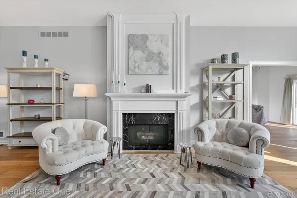 1088 Eagle Nest DR, Milford Village, MI 48381