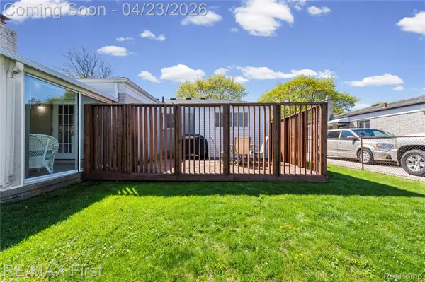 27604 Liberty DR, Warren, MI 48092