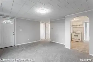 2835 Oldsmobile AVE, Waterford Charter Township, MI 48328