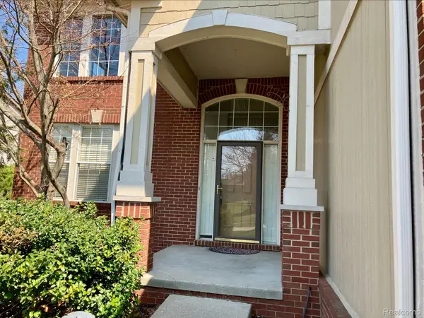 31216 Kingswood BLVD, Novi, MI 48377