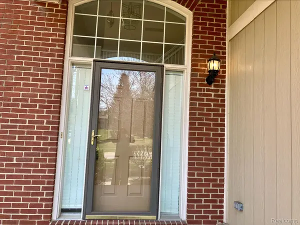 31216 Kingswood BLVD, Novi, MI 48377