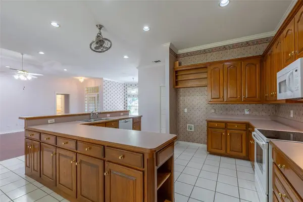 8925 Green Leaves Drive, Granbury, TX 76049