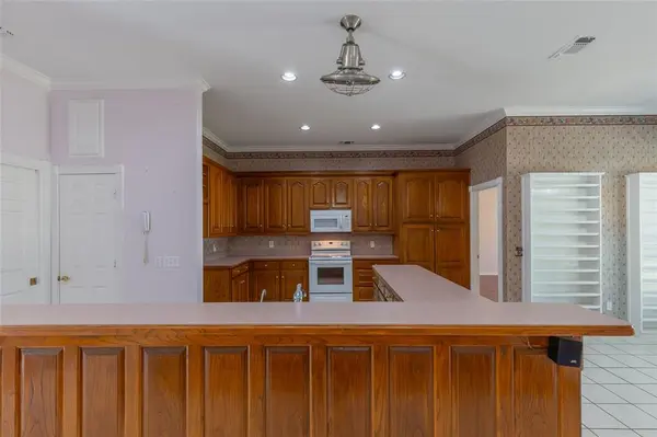 8925 Green Leaves Drive, Granbury, TX 76049