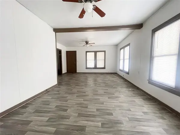 863 4th Street SW, Paris, TX 75460