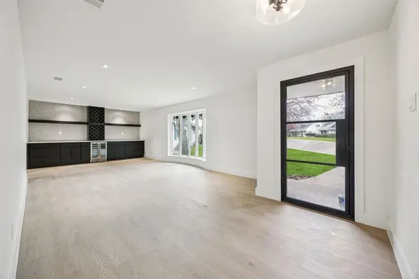 5635 Elm Valley Lane, Dallas, TX 75232