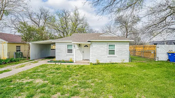 542 S Redford Lane, White Settlement, TX 76108